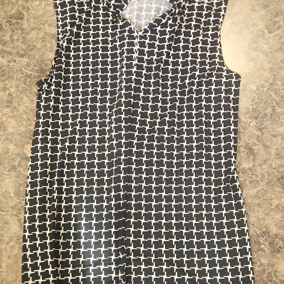 White House Black Market Geometric Black and White Blouse - Picture 3 of 3